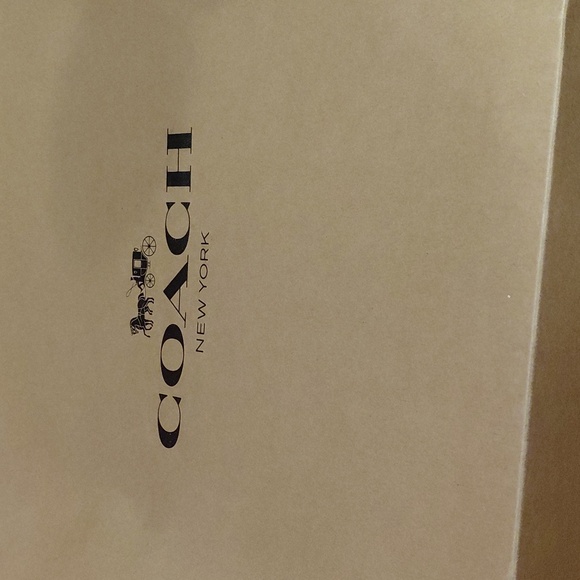 Coach White and Black Tote Bag Last Price 400$ - Picture 7 of 7